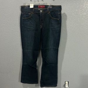 NWT Levi’s bootcut 515 short